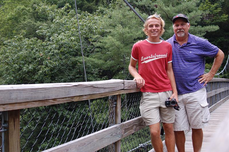 26_07_06 091.jpg - Dick und ich auf der Hängebrücke.